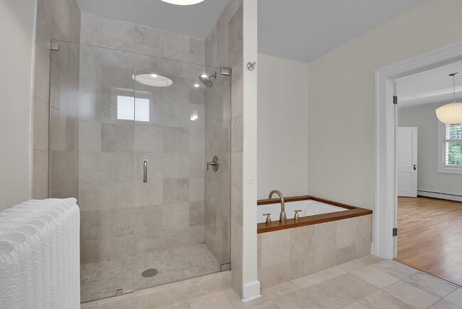 Building Photo - $4,600- 4 Bed, 3 Bath Home in Denver with ...