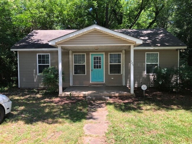 Building Photo - Normaltown Area Home! Available August 2026