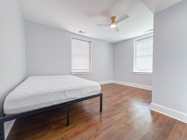 Building Photo - Downtown Living! 2 Bedroom 2 Bath Apartment (No Pets)