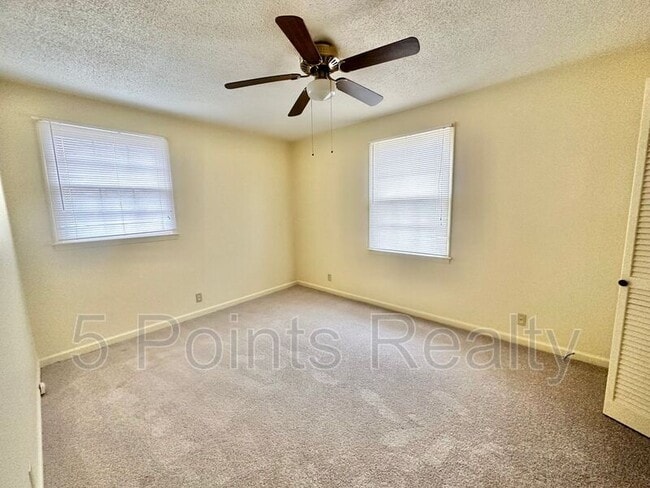 Building Photo - 102 Susan Ct