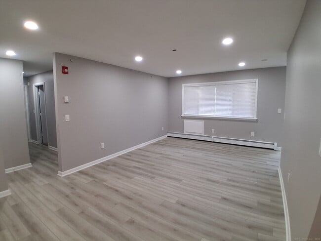 Building Photo - 333 Vincelette St