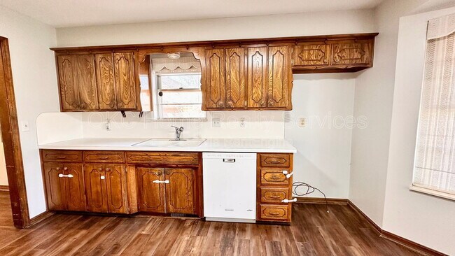 Building Photo - 12109 Camelot Dr