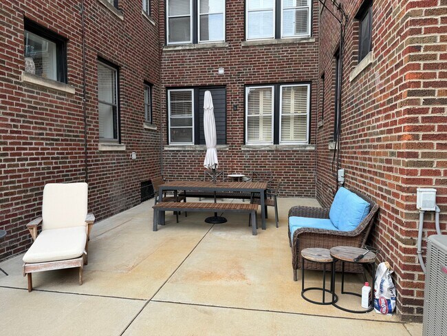 Building Photo - 6226 Northwood Ave