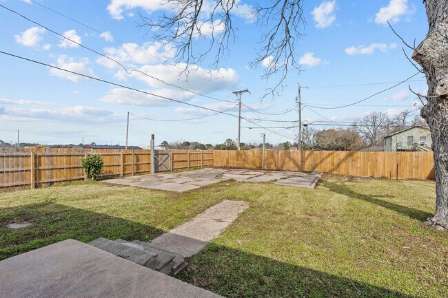 Building Photo - Charming 4-Bedroom, 2-Bath Home in Lamarque, TX