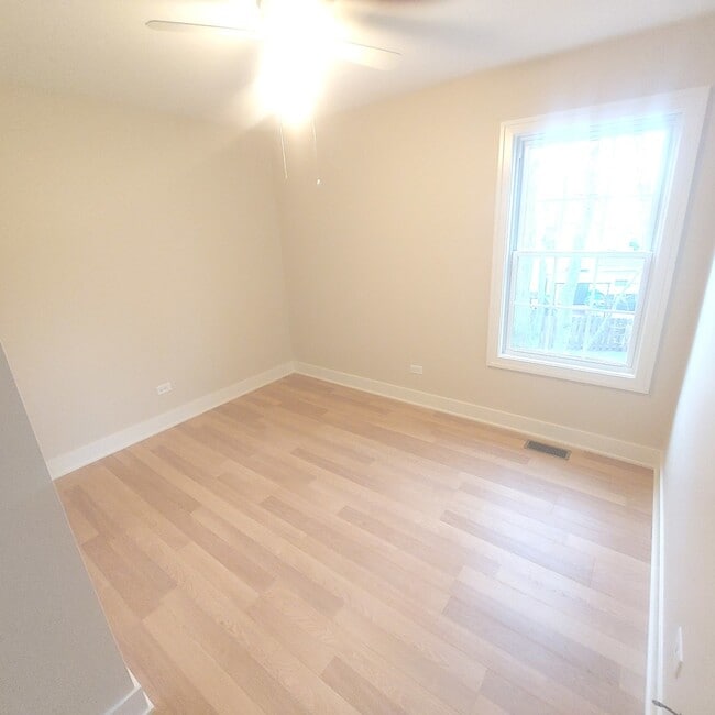 Building Photo - 617 Yale Ln