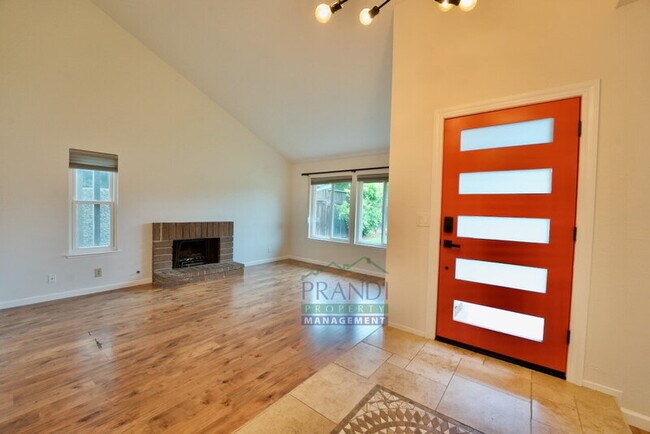 Building Photo - 9 Quince Ct