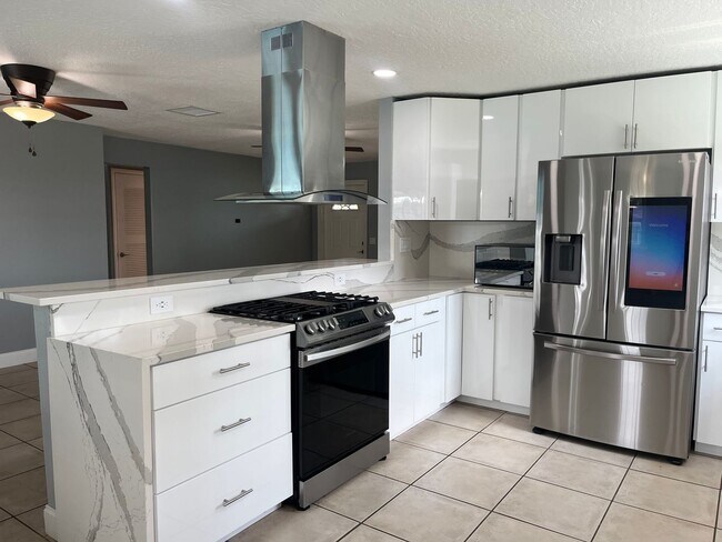 Building Photo - 375 Carrousel Ct