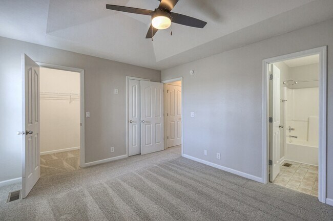 Building Photo - 240 Arapaho Dr