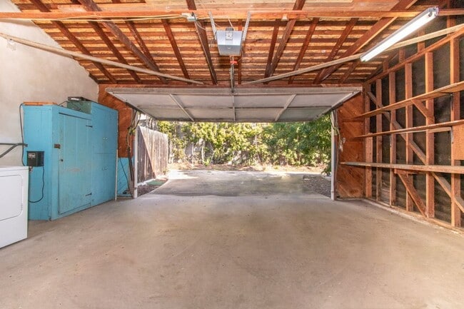 Building Photo - Charming 3 Bed/2 Bath Home in Bird Rock/ La Jolla- 1 Block from the Ocean!