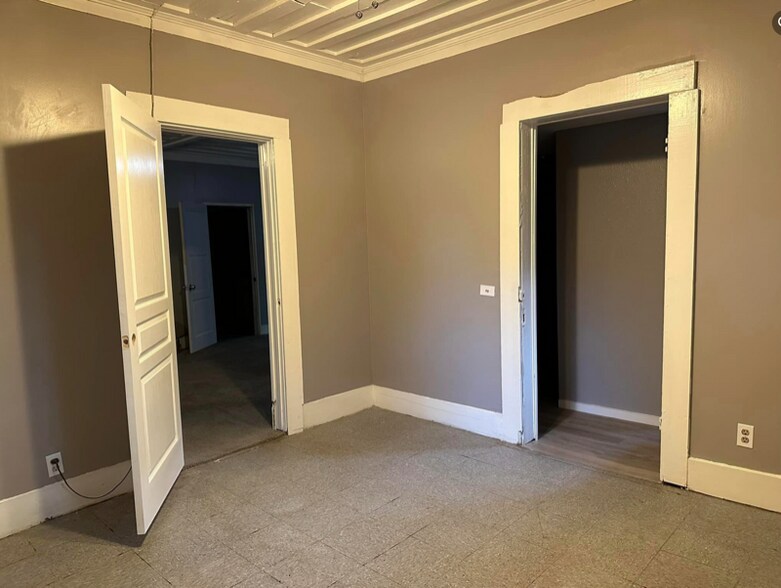 Building Photo - 306 Sutton St