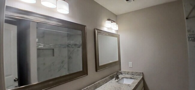 Building Photo - Beautiful 7 beds 3 baths in Ryanwood!