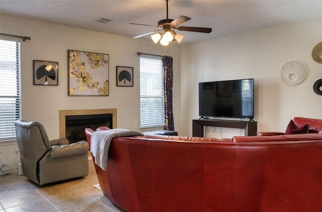 Building Photo - 6207 Ash Oak Dr
