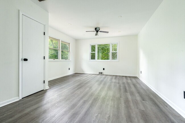 Building Photo - 518 Bloomfield Ave