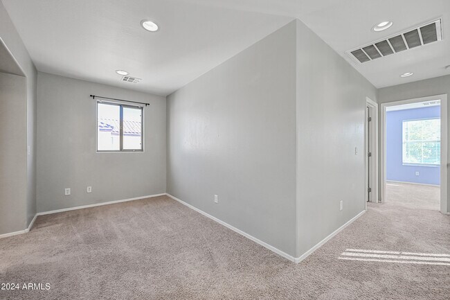 Building Photo - 3342 E Oakland St