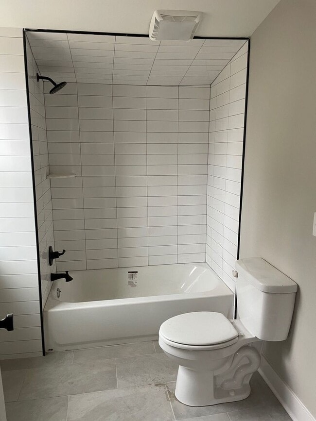 Building Photo - Shelby Park Amazing Newly Renovated 2 Bedr...