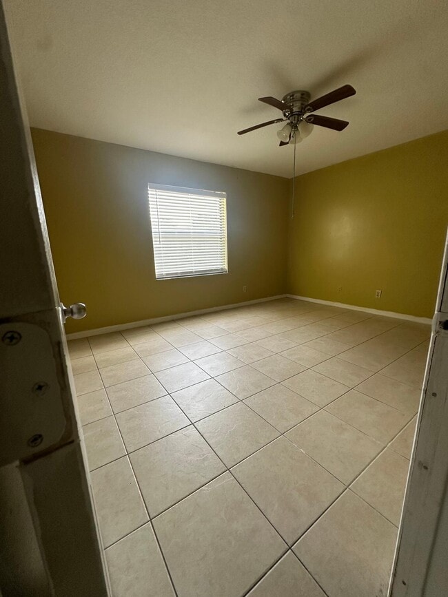Building Photo - 452 Glenwood Dr
