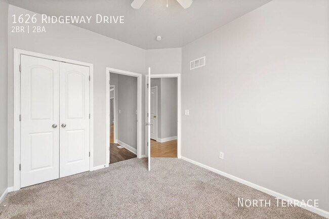 Building Photo - ? Gorgeous 2-Bedroom Townhome with a Huge ...