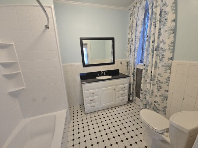 Building Photo - 800 Graydon Ave