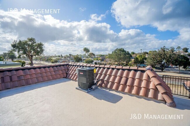 Building Photo - 1371 N Vulcan Ave