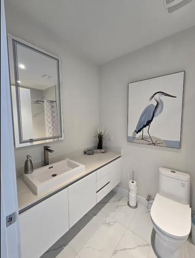 Building Photo - 3100 N Ocean Dr