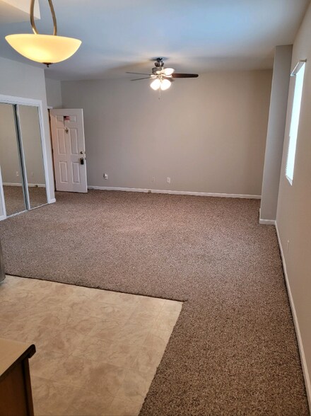 Building Photo - 351 Chicago Rd