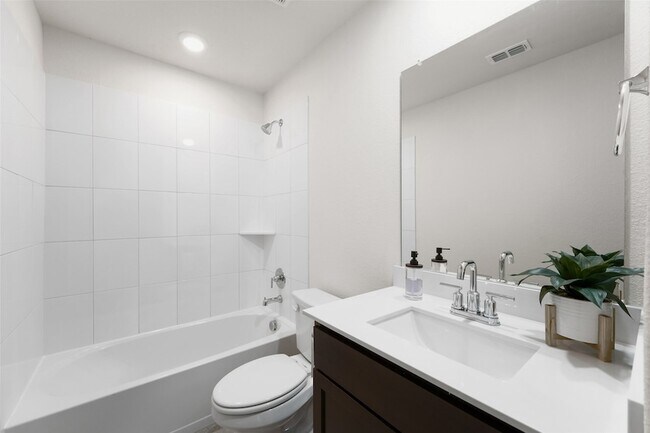 Building Photo - 1332 Pierce Ln