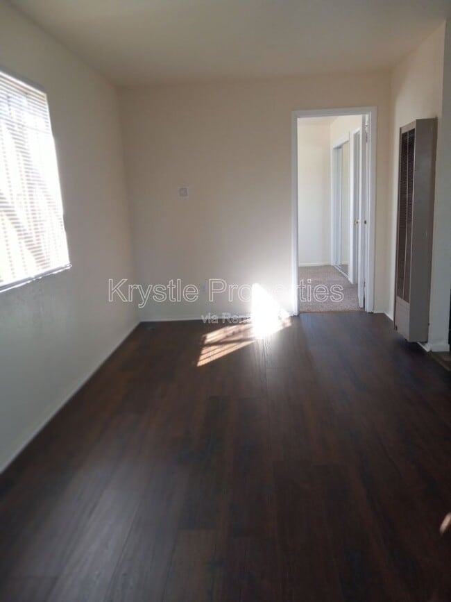 Building Photo - 350 Thomas Ave