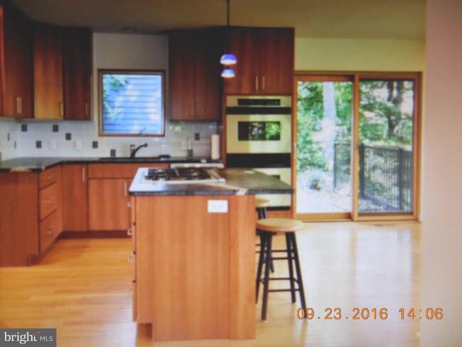 Building Photo - 8 Azalea Ln