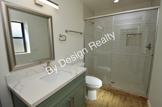 Building Photo - Contemporary 1 Bed 1 Bath with Beautiful Finishes, Private Yard & Off-Street Parking