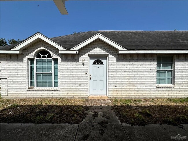 Building Photo - 613 La Mancha Dr