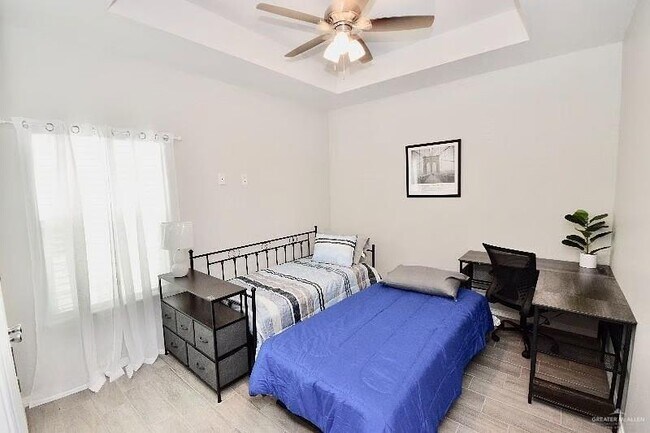 Building Photo - 13 West Dr