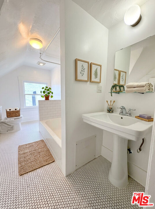 Building Photo - 1705 W 14th St