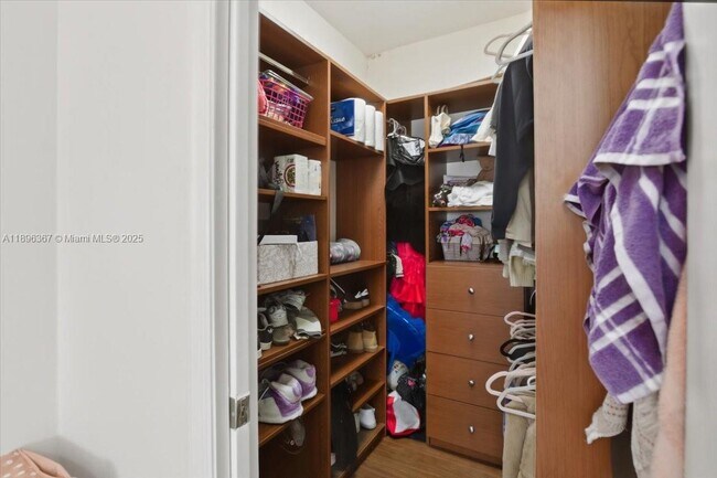 Building Photo - 20000 E Country Club Dr