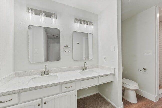 Building Photo - 18118 Lakeside Ln