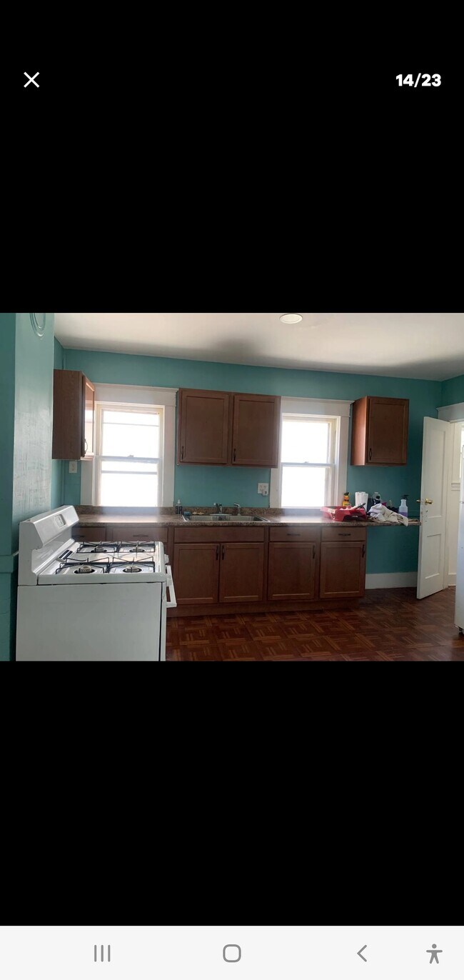 Building Photo - 857 Oakwood Ave
