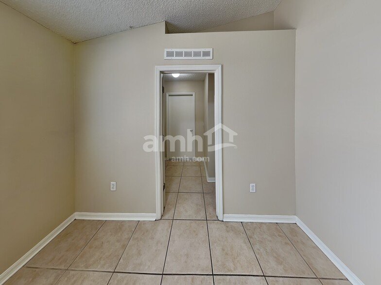 Building Photo - 3012 Valkyrie Rd