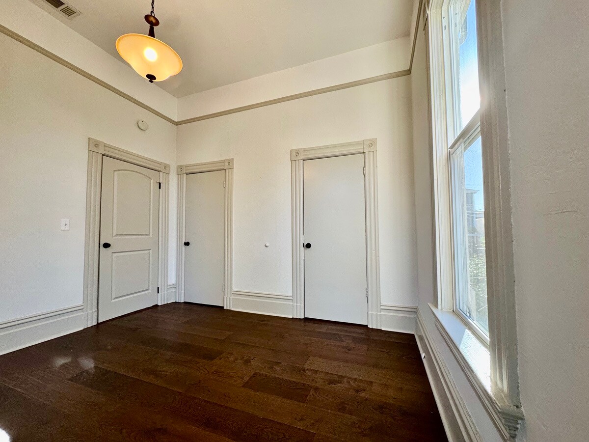 Building Photo - 1054 24th St