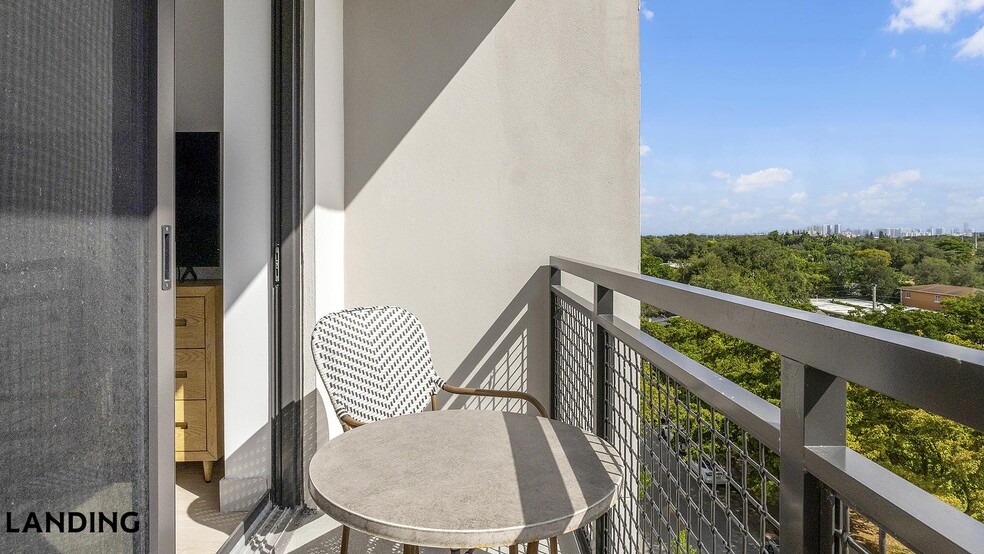 Building Photo - 1155 NE 126th St