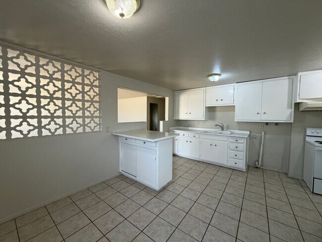Building Photo - 1020 Taos Dr
