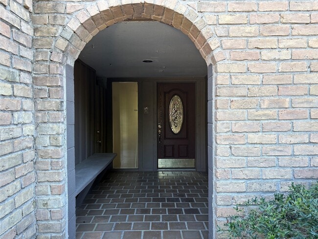 Building Photo - 18210 Bal Harbour Dr