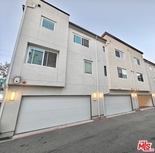 Building Photo - 14412 Kiwi Ln