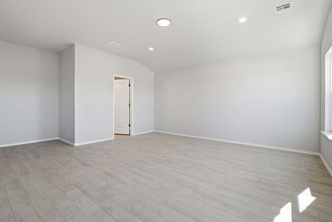 Building Photo - 4 Bedroom Home in Owasso – Open Floor Plan + Modern Finishes