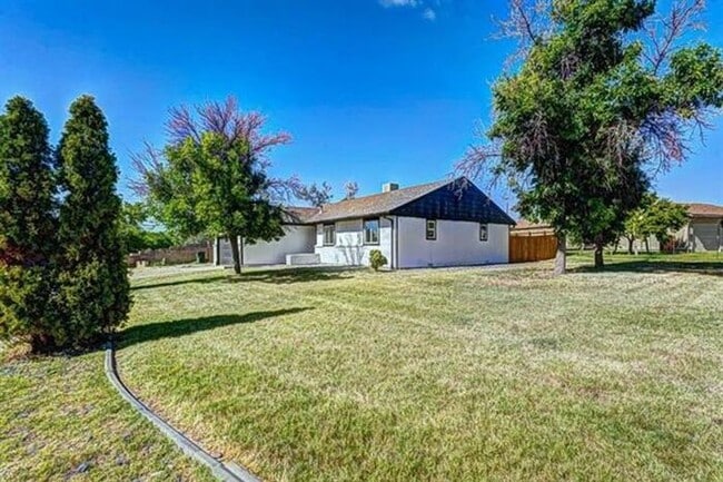 Building Photo - Stunning home in highly sought neighborhood!