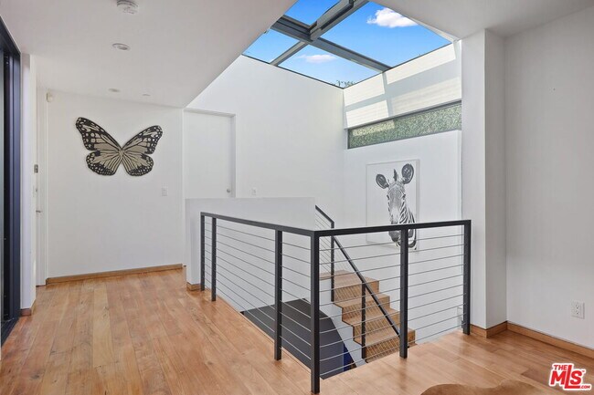 Building Photo - 7 Vicente Ter