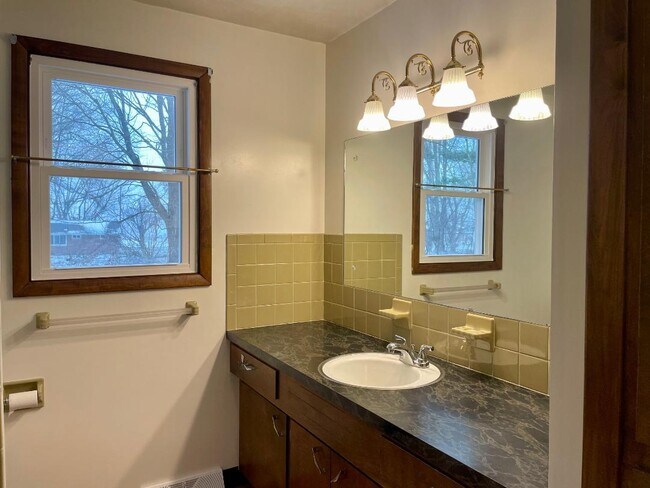 Building Photo - 9841 Smithdale Ave NE