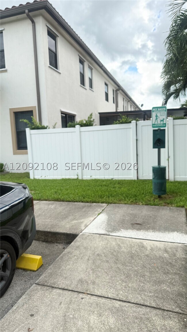 Building Photo - 3301 W 89th Terrace