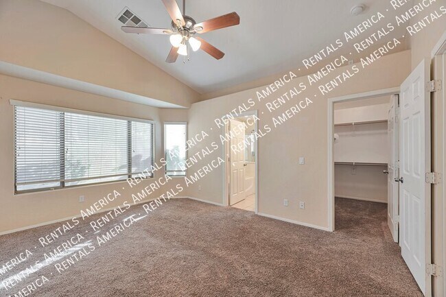 Building Photo - 1311 E Elm Rd