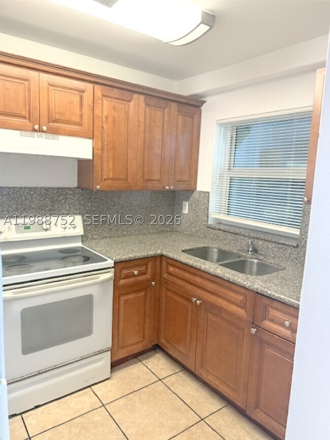 Building Photo - 4415 W 10th Ln