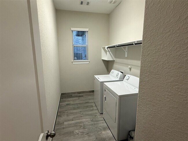 Building Photo - 7414 Evelyn Grv Dr