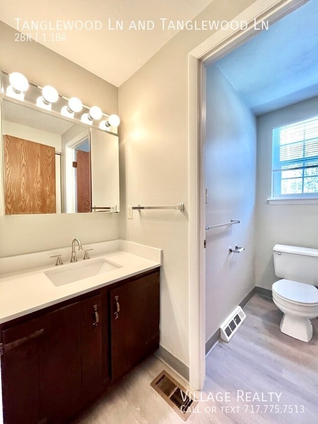 Building Photo - 442 Tanglewood Ln